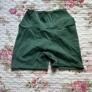 Crop Shop Boutique 4-inch Scrunch Shorts in Basil